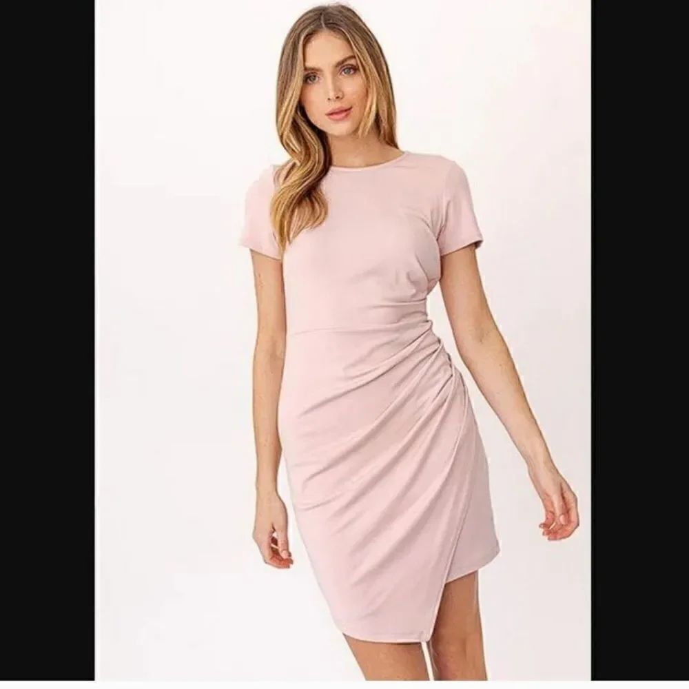 NWT Gilli pale pink short sleeve dress med